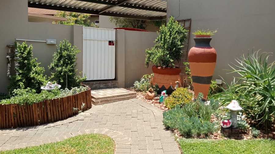 3 Bedroom Property for Sale in Langenhovenpark Free State